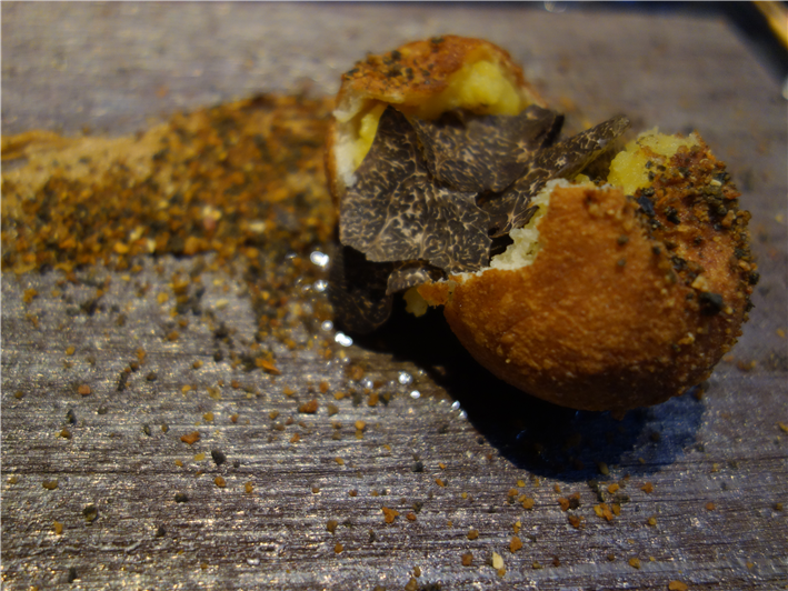 a "potato" of bread with truffle
